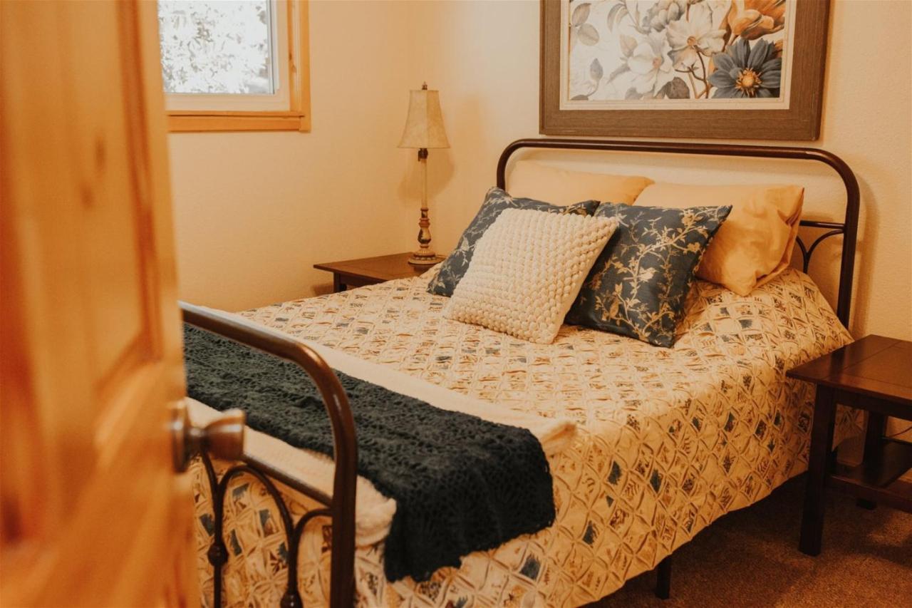 Bass Lake's Balsam Bungalow * Oakhurst